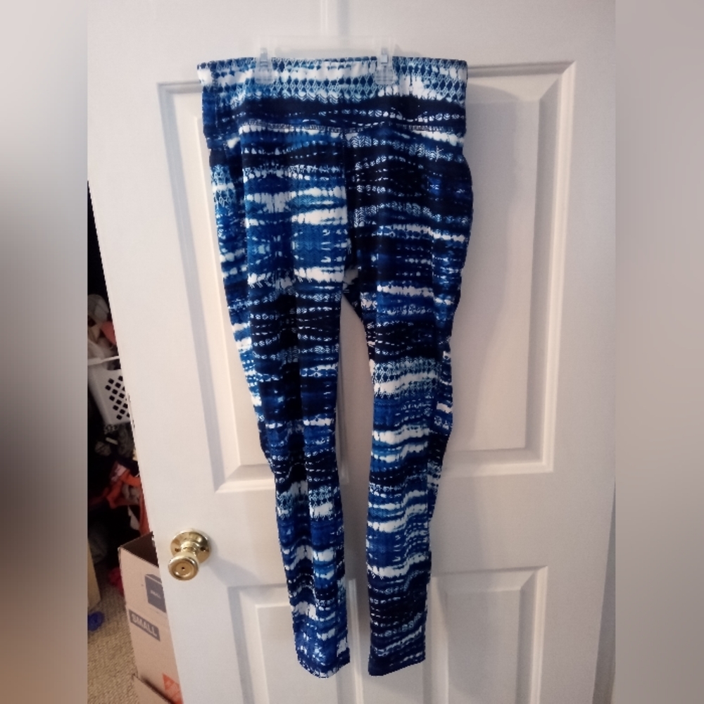 DANSKIN- NOW Blue/White active wear Leggings Small 4/6